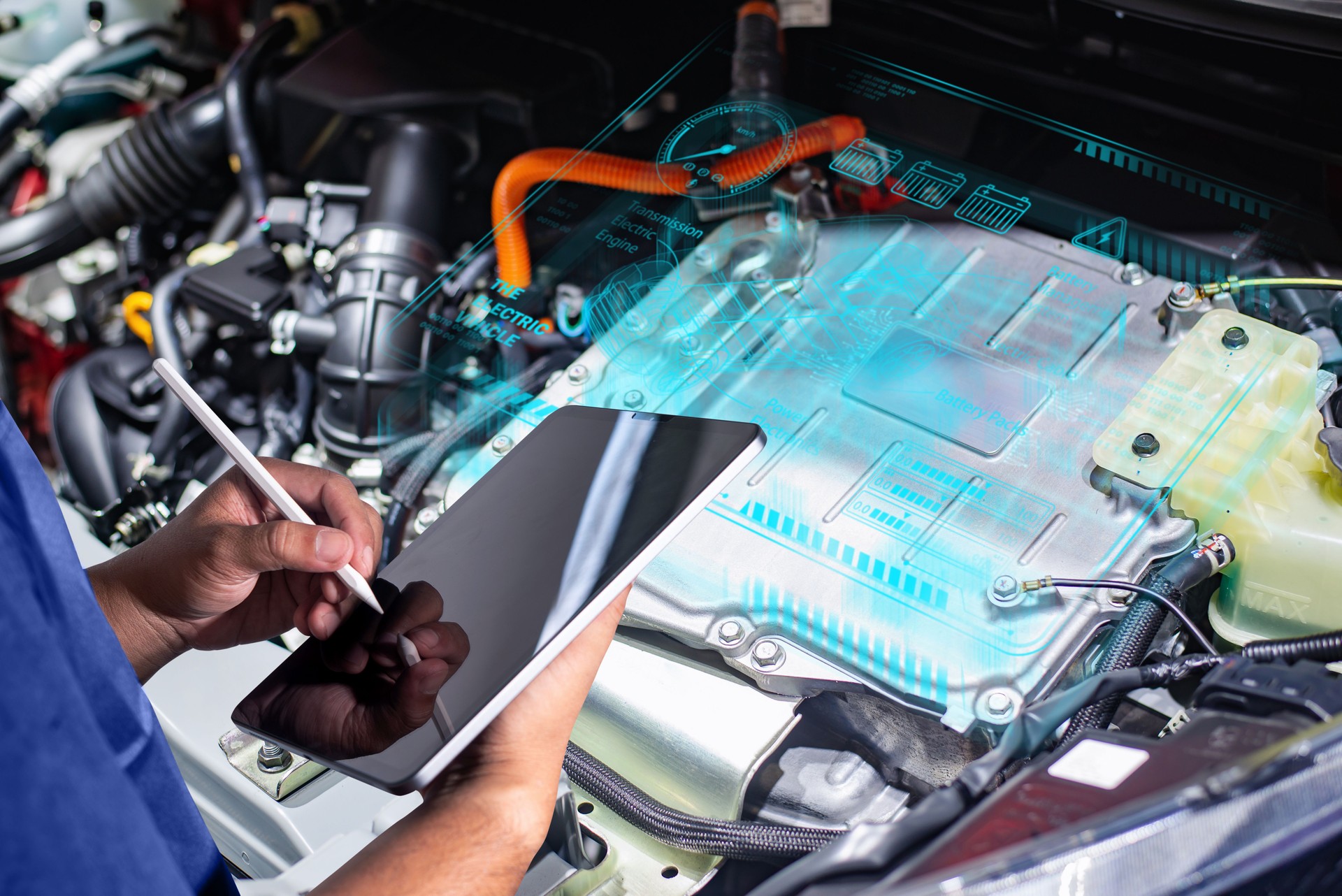 Técnico Diagnosticador de Vehículo Eléctrico con Tablet
